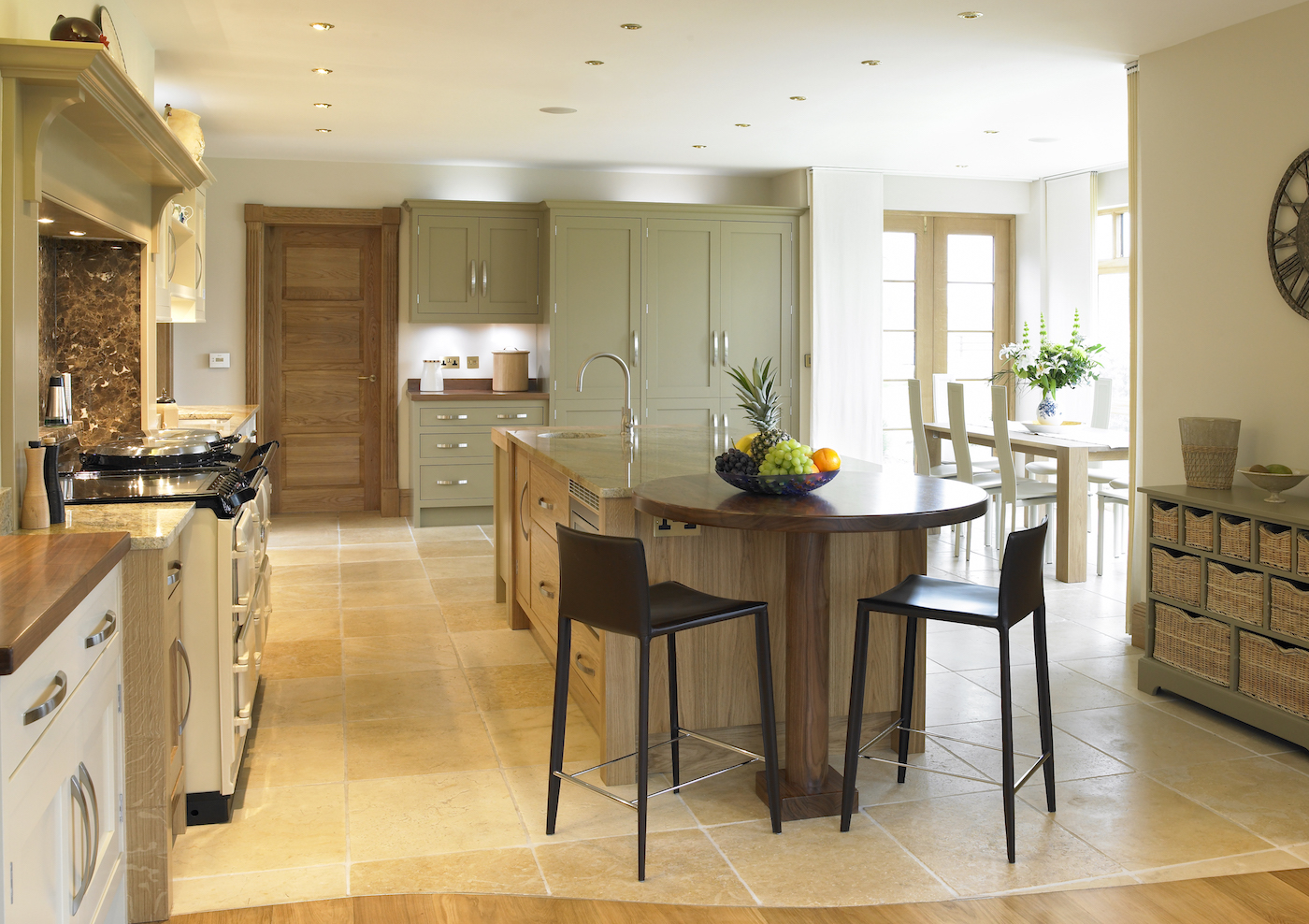 Walnut & Oak Kitchen Plumley, Cheshire Our portfolio of bespoke, luxury kitchens and