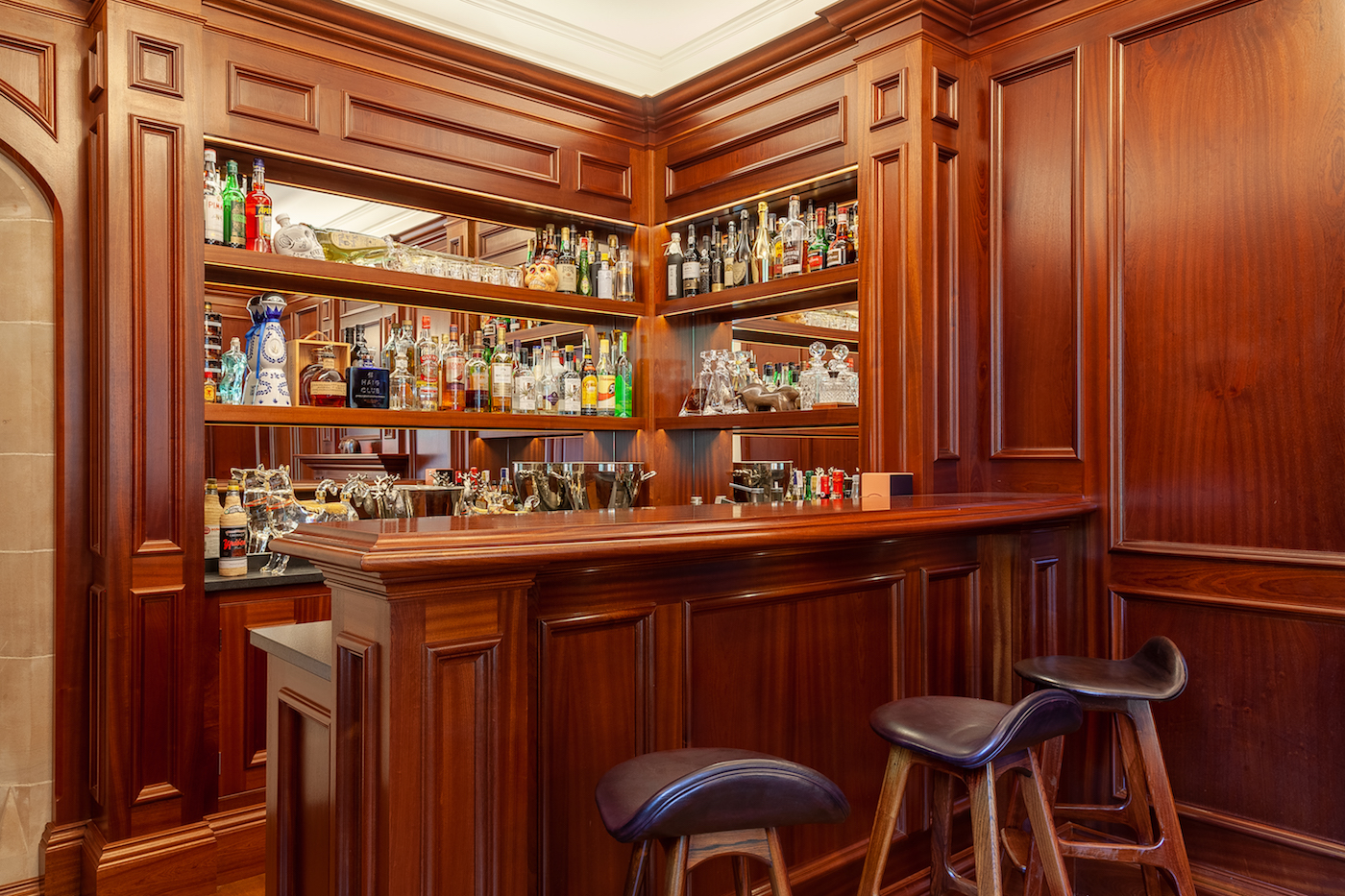 Traditional Dark Timber Bar Alderley Edge, Cheshire Our portfolio
