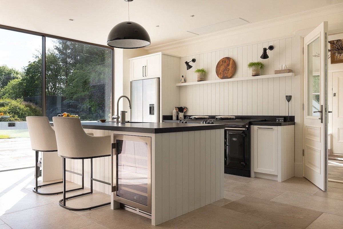 Classical New England Kitchen - Great Budworth, Cheshire